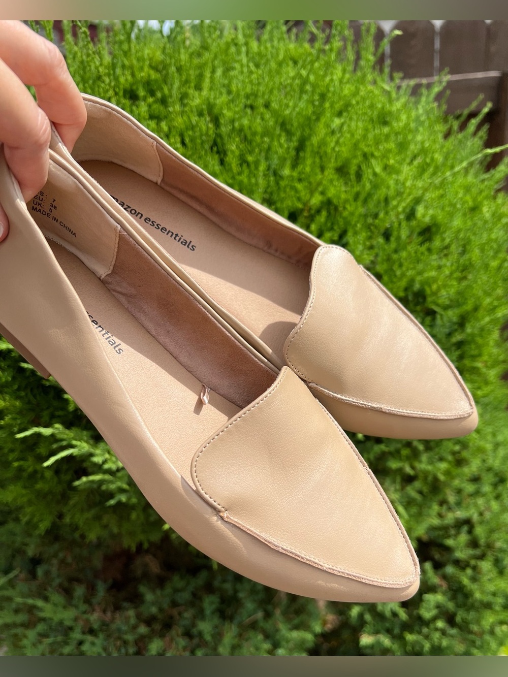 Women's Pointed Toe Flats Shoes Amazon Essentials size 7 Tan Taupe Camel